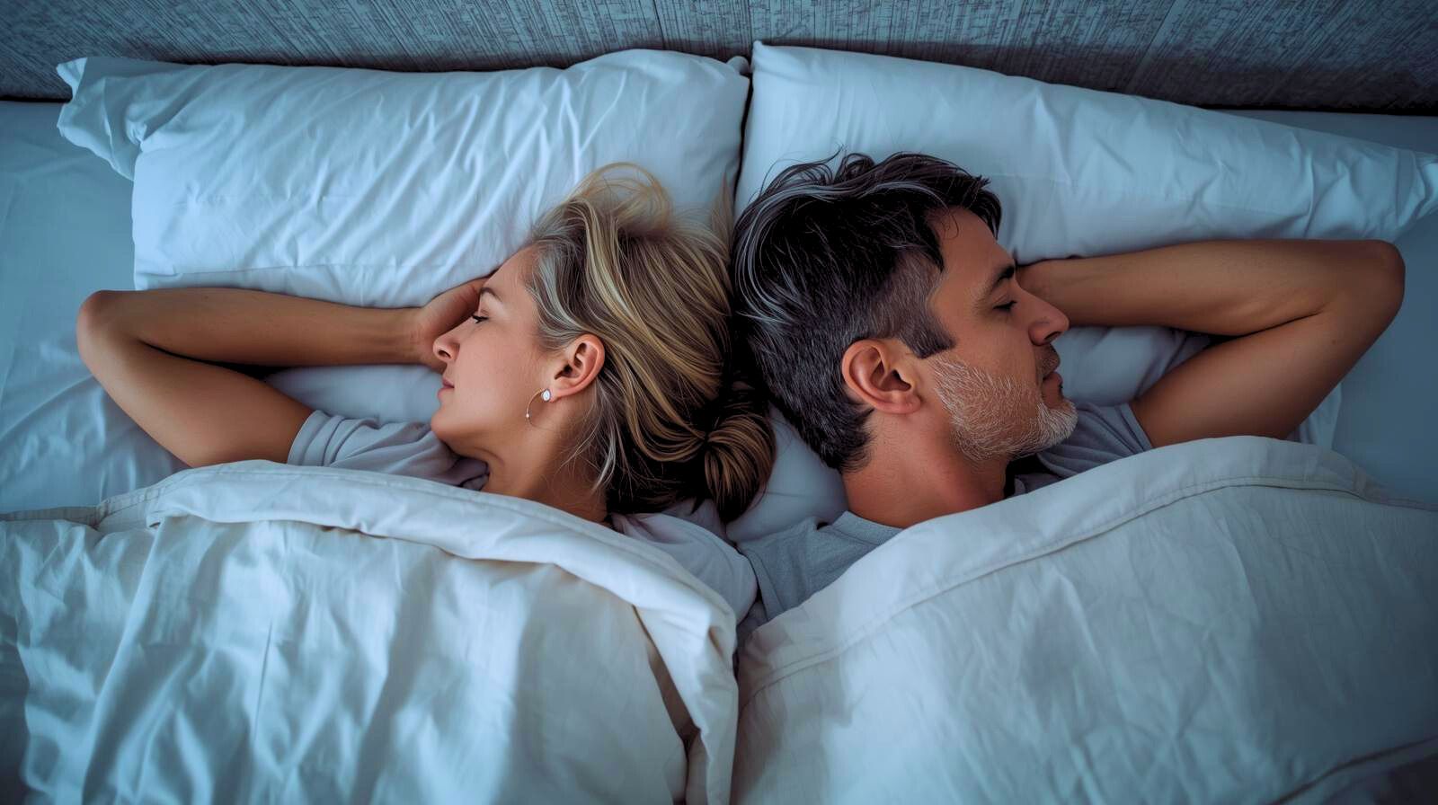 Снижение либидо после 40: пара бережно обнимается — как поддержать близость в перименопаузе без давления